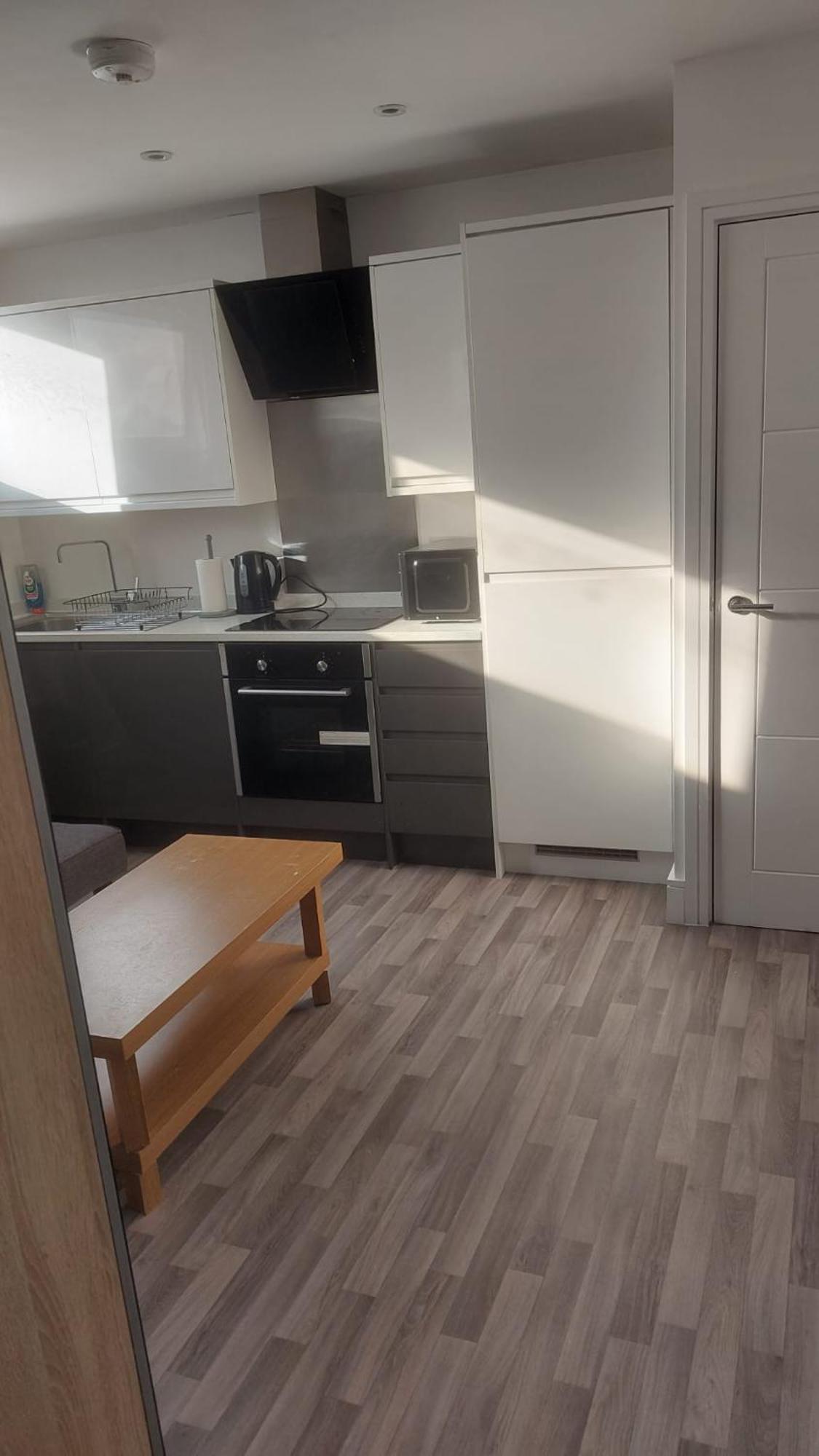 Spacious Studio Maidstone - Redecorated Oct 2023 Exterior photo