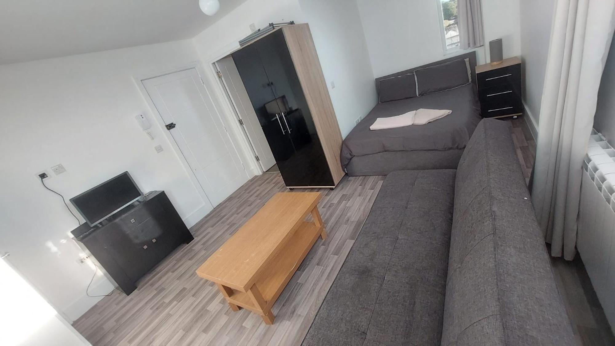 Spacious Studio Maidstone - Redecorated Oct 2023 Exterior photo