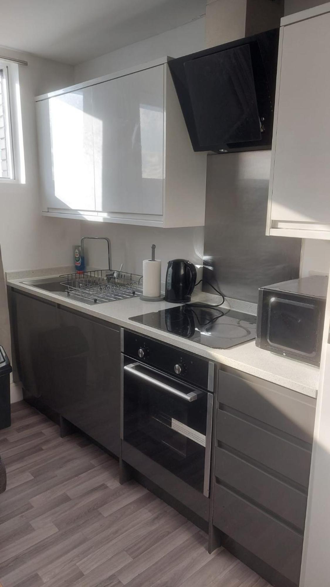 Spacious Studio Maidstone - Redecorated Oct 2023 Exterior photo