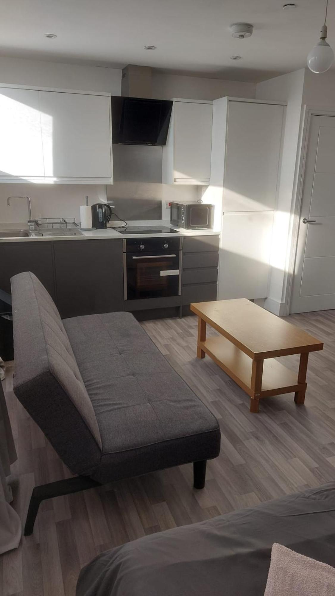 Spacious Studio Maidstone - Redecorated Oct 2023 Exterior photo