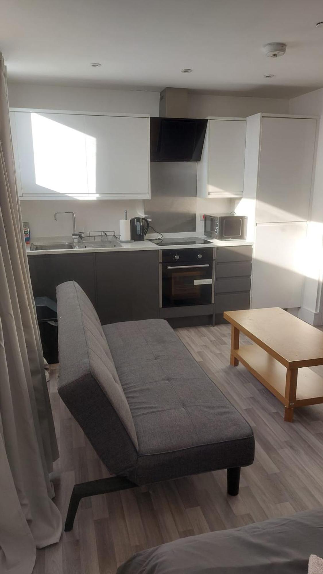 Spacious Studio Maidstone - Redecorated Oct 2023 Exterior photo
