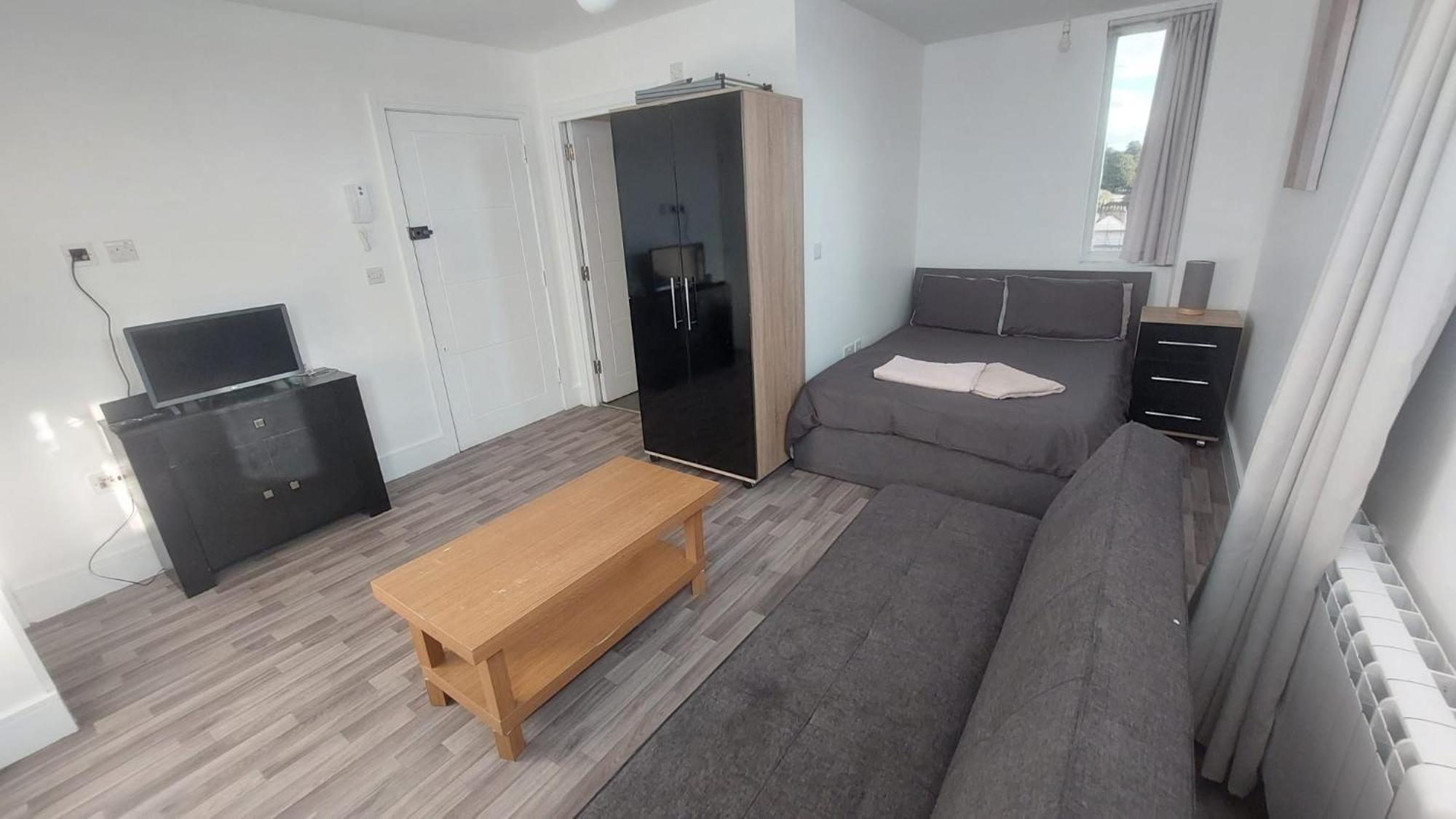 Spacious Studio Maidstone - Redecorated Oct 2023 Exterior photo