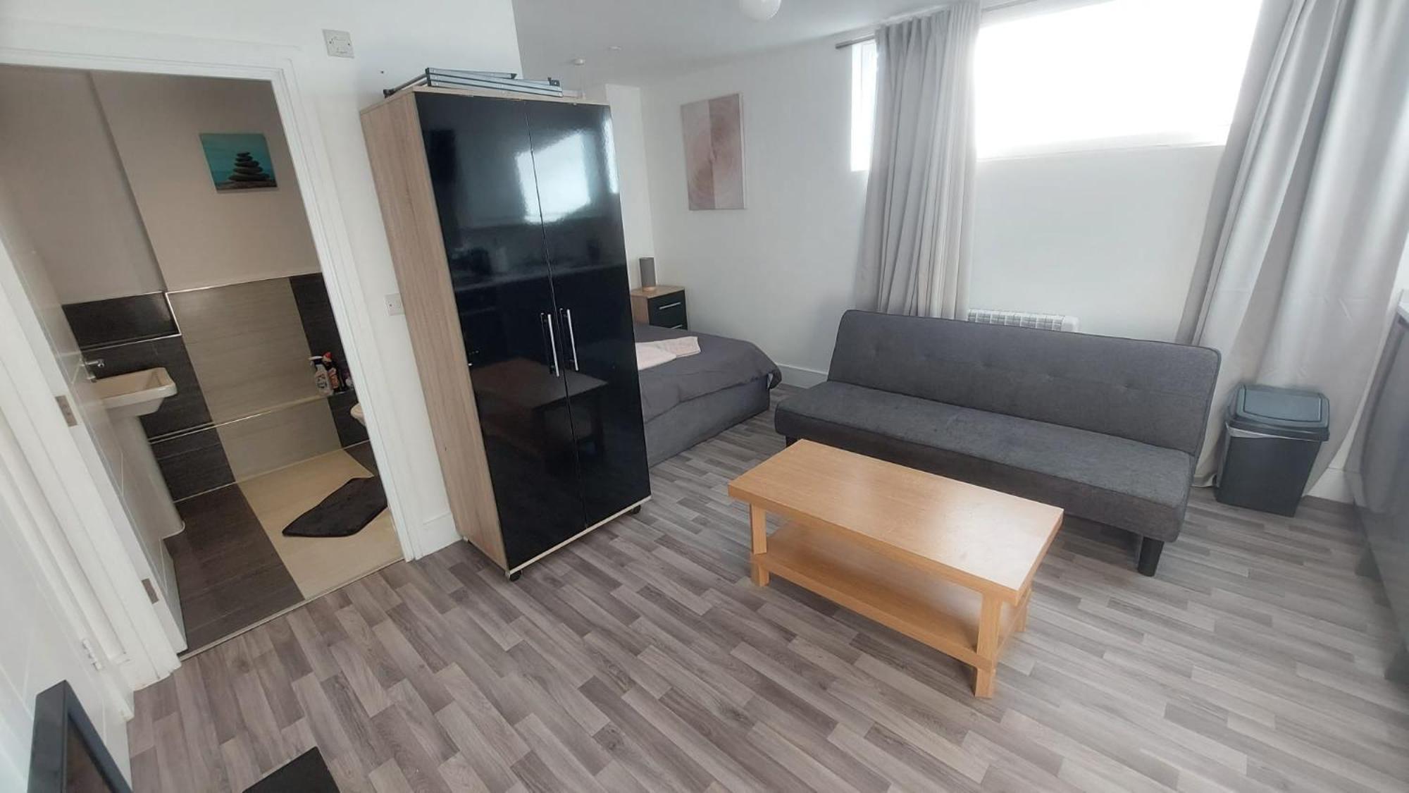 Spacious Studio Maidstone - Redecorated Oct 2023 Exterior photo