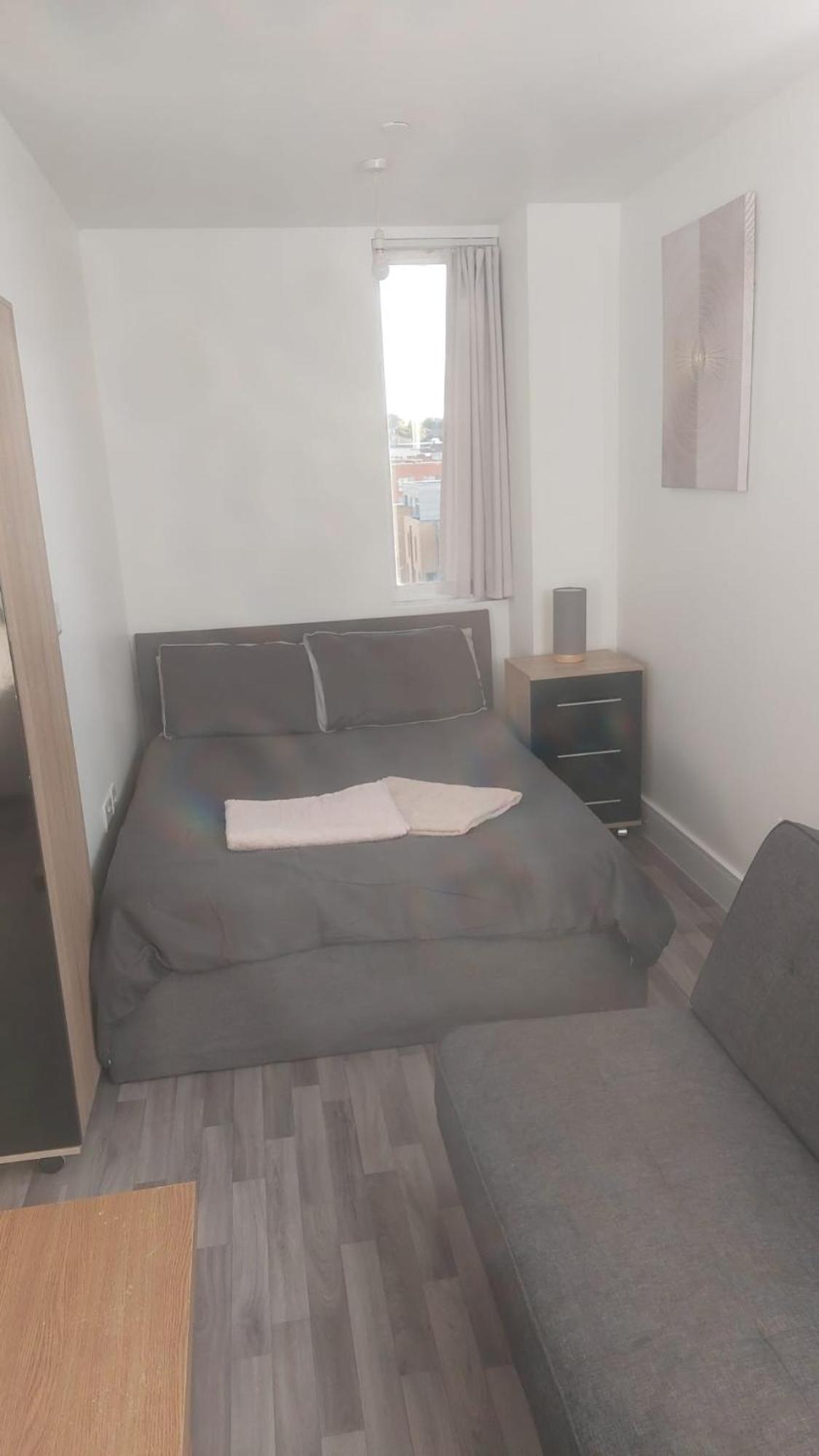 Spacious Studio Maidstone - Redecorated Oct 2023 Exterior photo